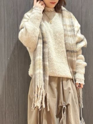 meiさんの「SHOO･LA･RUE｜【洗濯機可/S-LL】上品にキラリと華やぐ スパンコールニット」を使ったコーディネート