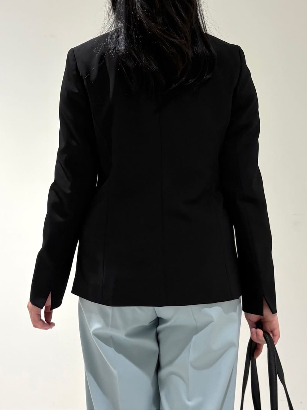momokoさんの「INDIVI｜【洗える／UVケア／スーツ】ストレッチノーカラージャケット」を使ったコーディネート