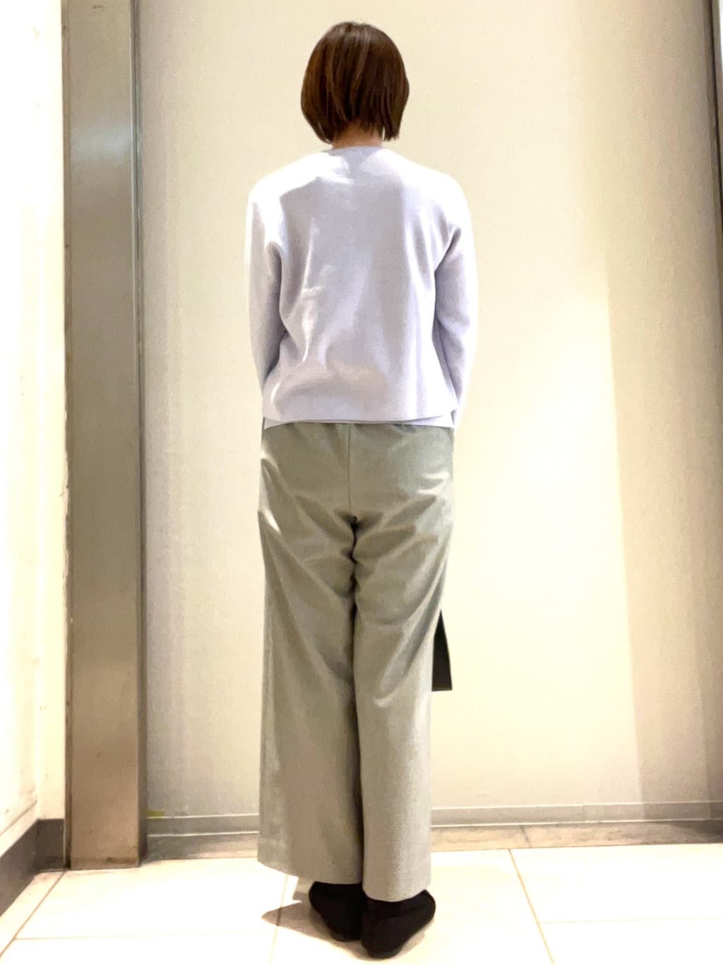 TOMOMIさんの「Reflect｜【選べる5色／アンサンブル可】クルーネックカーディガン」を使ったコーディネート
