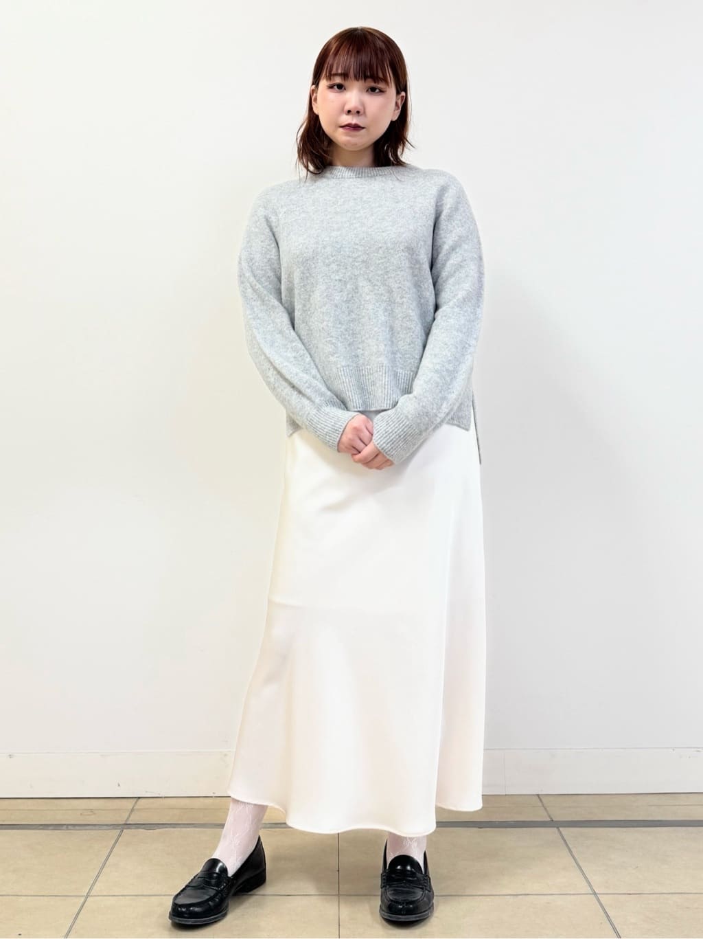 なかもとあきさんの「DRESSTERIOR｜ストレッチヴィンテージサテンナロースカート」を使ったコーディネート