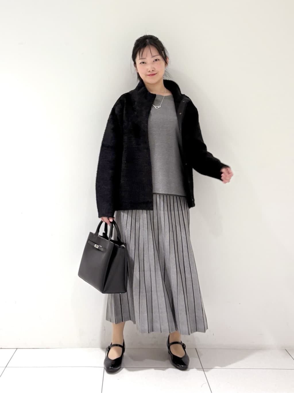 momokoさんの「INDIVI｜スタンドネック シャギーモールニット」を使ったコーディネート