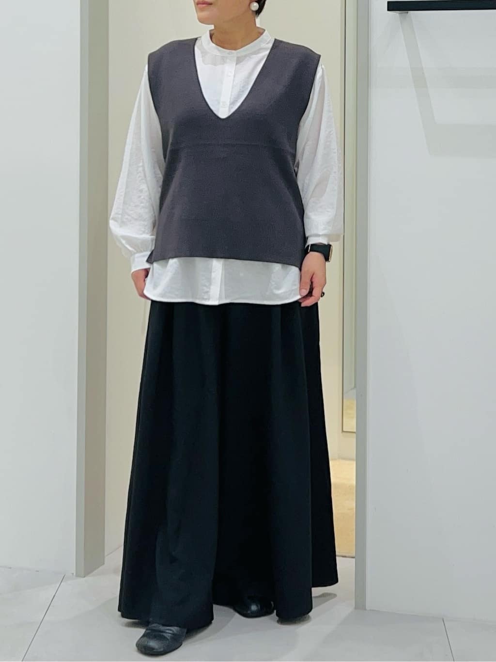 タナさんの「THE SHOP TK｜纏うだけで大人上品 シャギーチェスターハーフコート」を使ったコーディネート