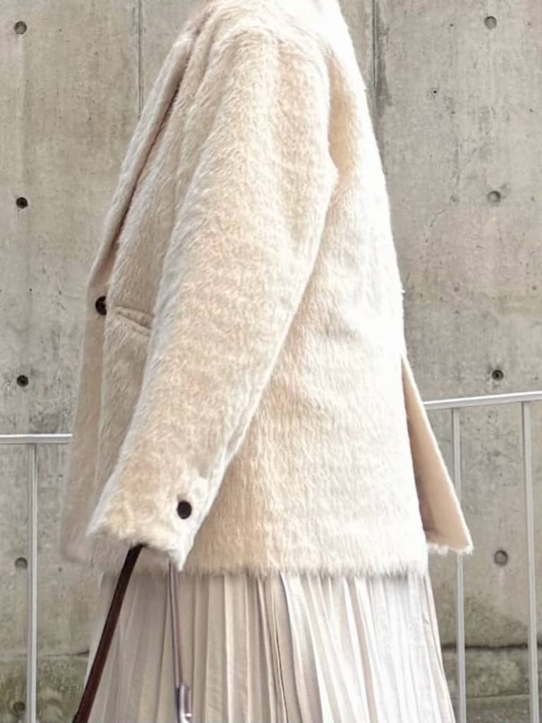 chさんの「THE SHOP TK｜纏うだけで大人上品 シャギーチェスターハーフコート」を使ったコーディネート