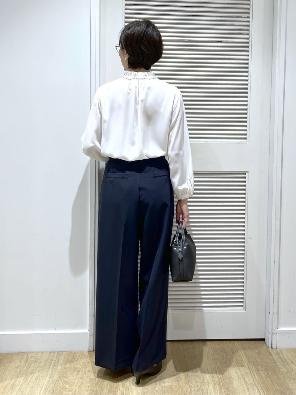Miyazakiさんの「Dessin｜【洗える】フリルネックジョーゼットブラウス」を使ったコーディネート