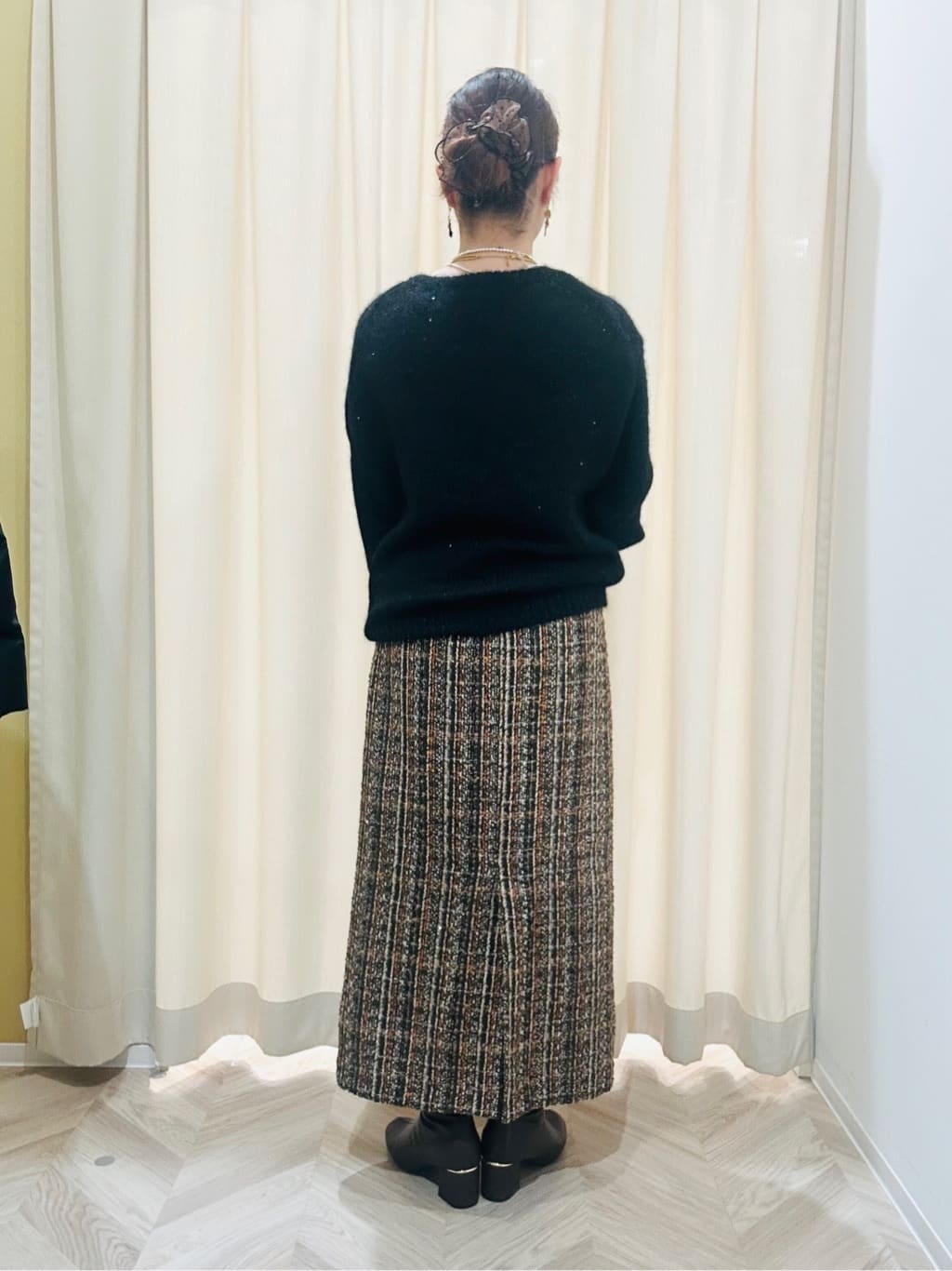 ちはるさんの「SHOO･LA･RUE｜【洗濯機可/S-LL】上品にキラリと華やぐ スパンコールニット」を使ったコーディネート