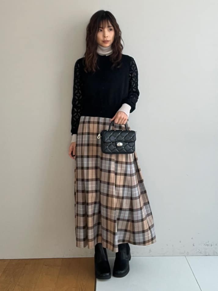 misaさんの「DRESSTERIOR｜シルクブレンドメリノウールリブプルオーバー」を使ったコーディネート