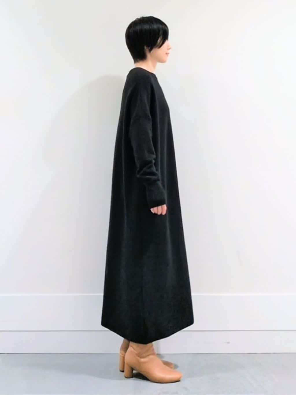 ミズタさんの「UNTITLED｜【ロング丈/ゆったりシルエット】テントライン ニットワンピース」を使ったコーディネート