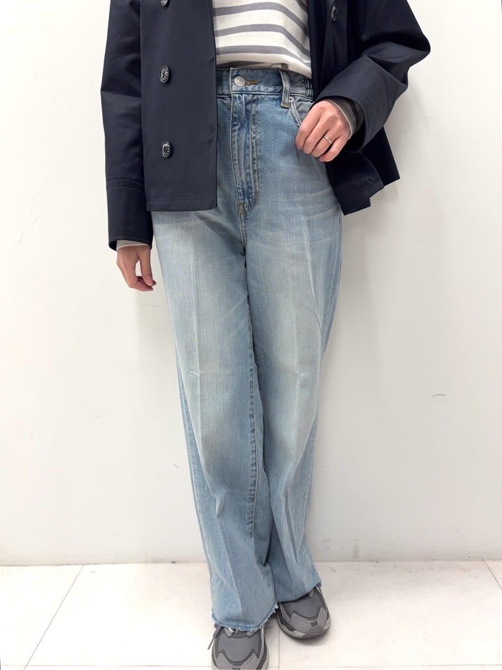 Nishijimaさんの「DRESSTERIOR｜【ウォッシャブル/撥水素材】Aラインショートトレンチジャケット」を使ったコーディネート