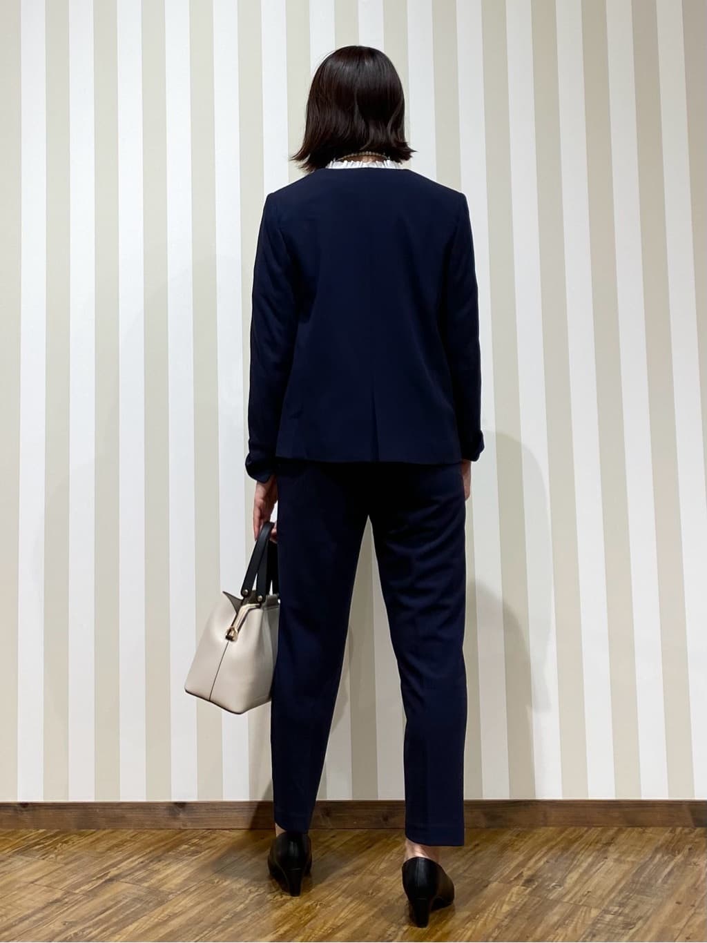 SAOさんの「SHOO･LA･RUE｜【洗濯機可/セットアップ可/S-3L】きちんと楽に。カットジョーゼットノーカラージャケット」を使ったコーディネート