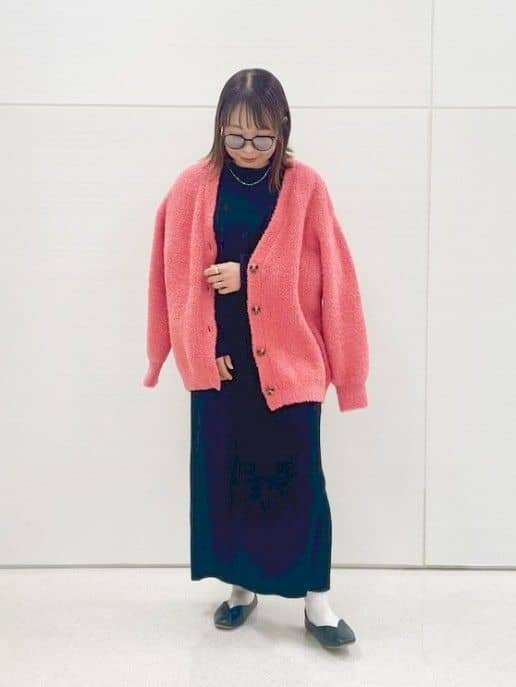 KIORIさんの「SHOO･LA･RUE｜【S-LL】思わず触れたくなる ふわふわ Vネックニットカーディガン」を使ったコーディネート