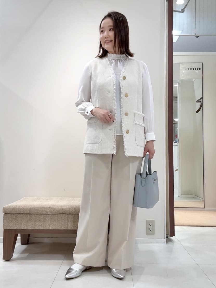 YUIさんの「UNTITLED｜【オンオフ使える】スラブツイード ジレ」を使ったコーディネート