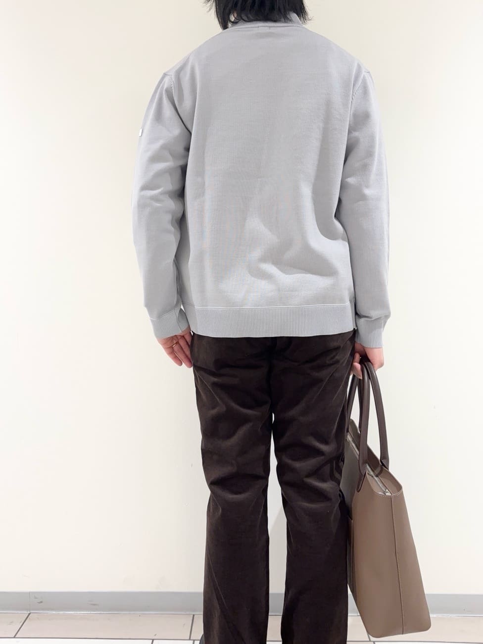 及川さんの「TAKEO KIKUCHI｜アンチピリング ジップアップ ニット」を使ったコーディネート
