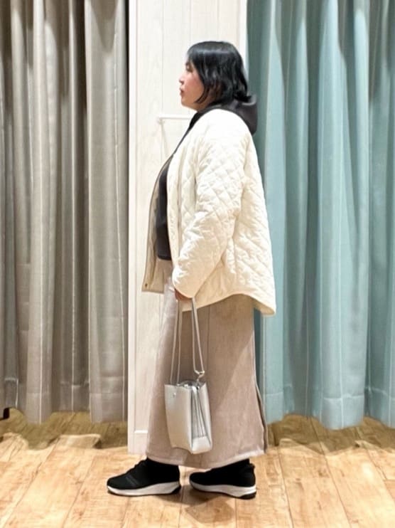 あやさんの「SHOO･LA･RUE｜【セットアップ可/S-LL/なめらかタッチ】選べる3柄 ロゴ入りプルパーカ」を使ったコーディネート