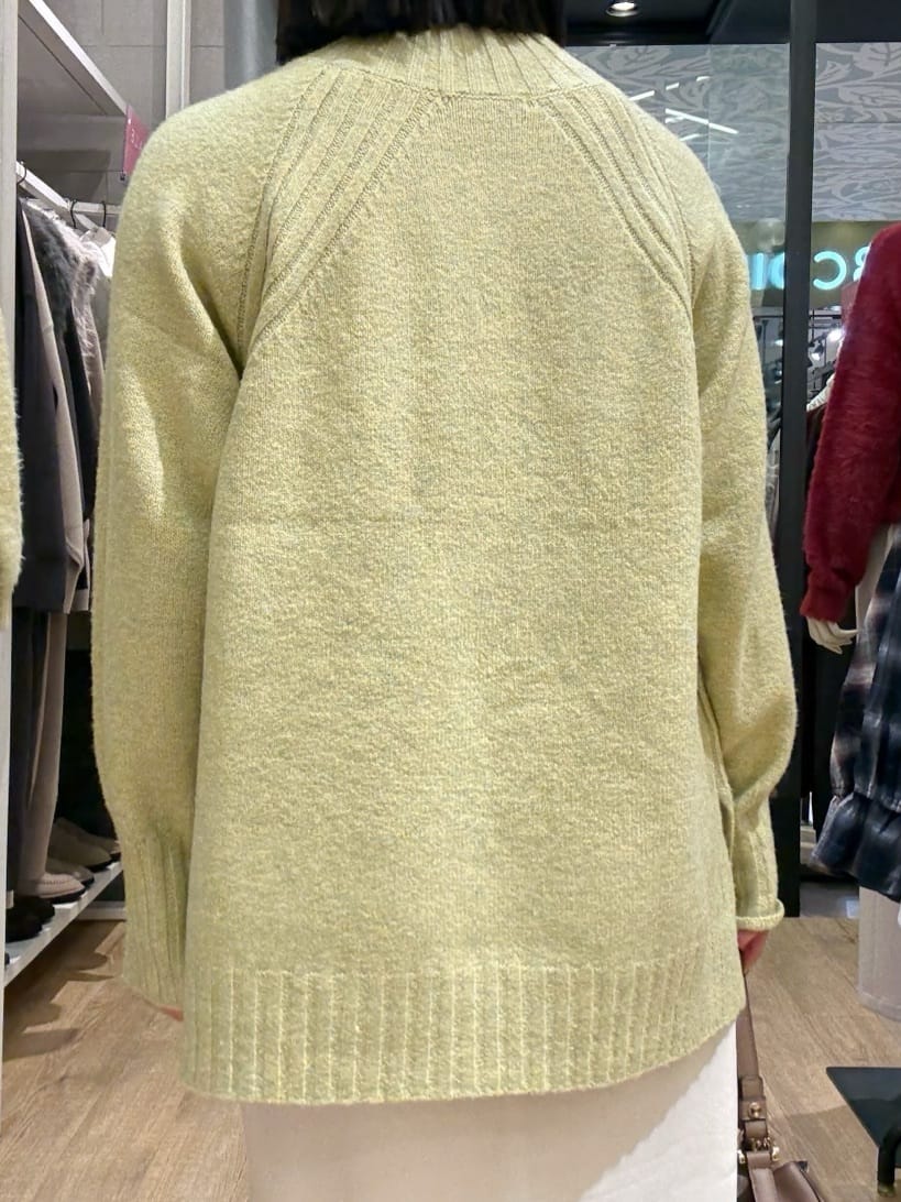 chさんの「THE SHOP TK｜ふんわり柔らかきれい色 ウール混ハイネックニット」を使ったコーディネート