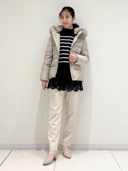 kayoさんの「INDIVI｜【名品／撥水／抗菌防臭】ショート丈リサイクルダウンコート」を使ったコーディネート