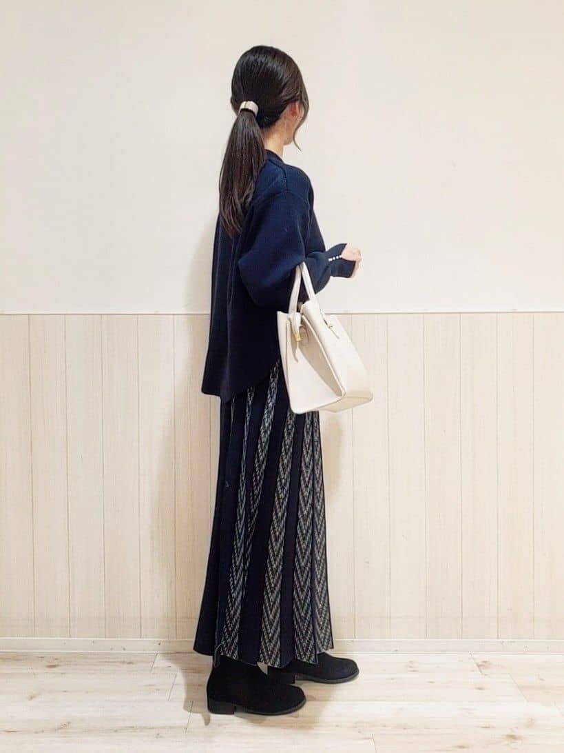 なっちゃんさんの「SHOO･LA･RUE｜【洗濯機可/セットアップ可/インせず着られる】もちもち裾ラウンドニット」を使ったコーディネート