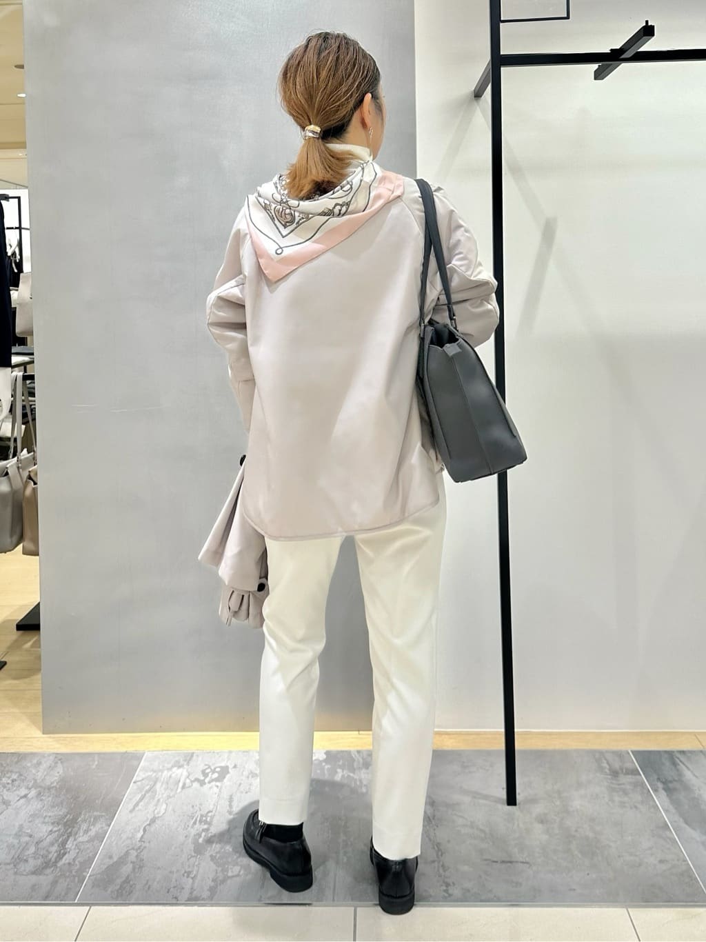 MAIさんの「INDIVI｜【撥水／UVケア／2WAY】超軽量ライナー付ライトトレンチコート」を使ったコーディネート