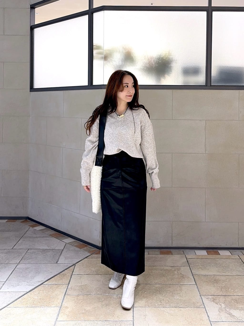 よねさんの「INDIVI｜【セットアップ対応】シンセティックレザースカート」を使ったコーディネート