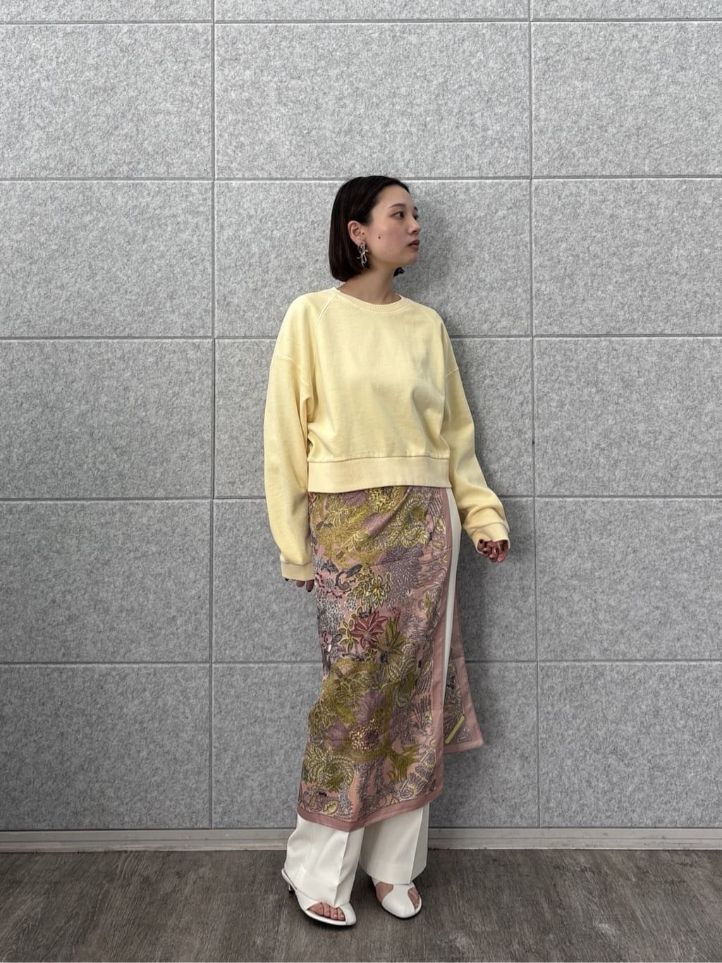 ayanoさんの「INDIVI｜ワイドスリーブカラースウェット」を使ったコーディネート
