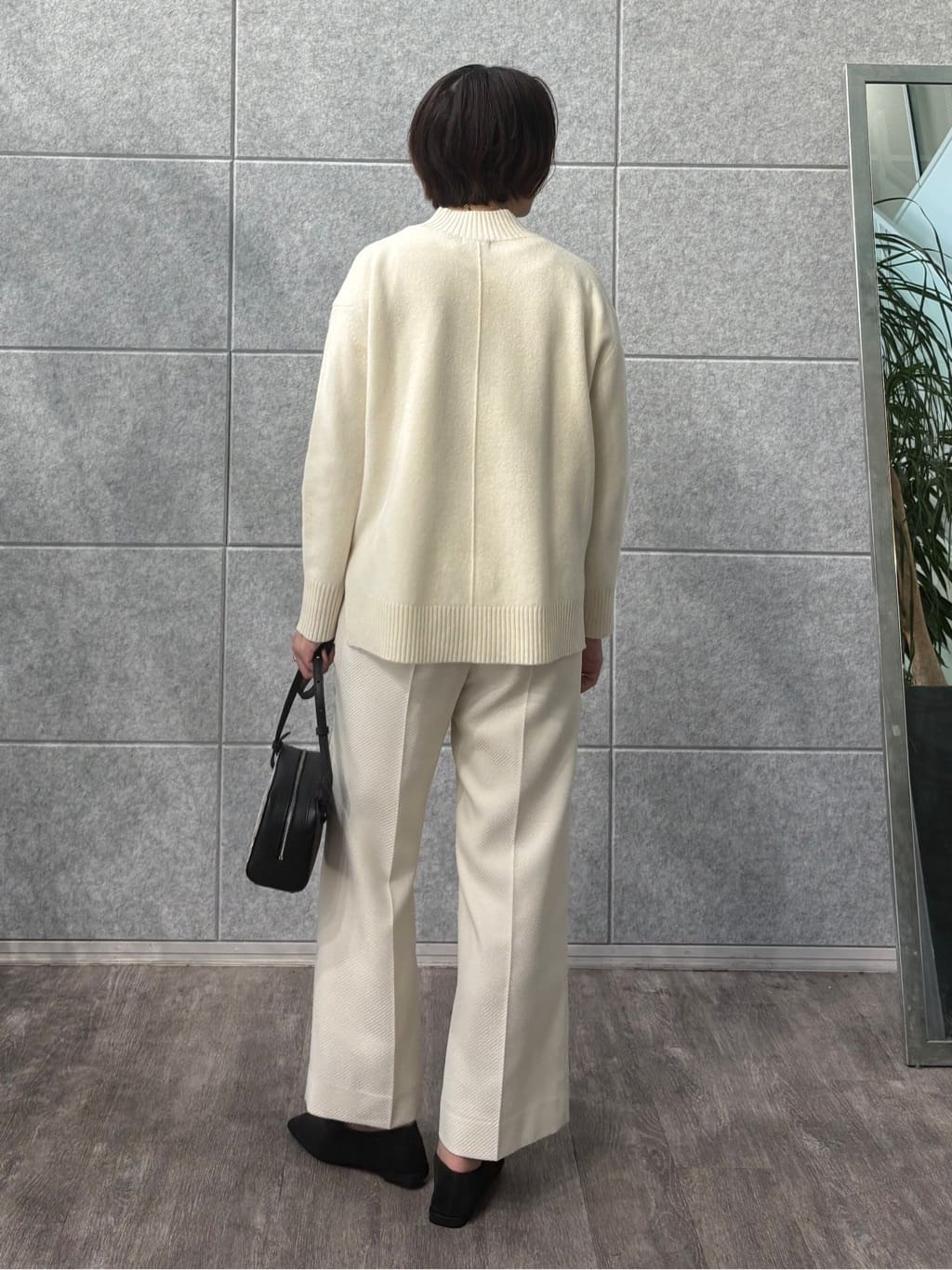 yuriさんの「INDIVI｜【名品／撥水／抗菌防臭】ショート丈リサイクルダウンコート」を使ったコーディネート