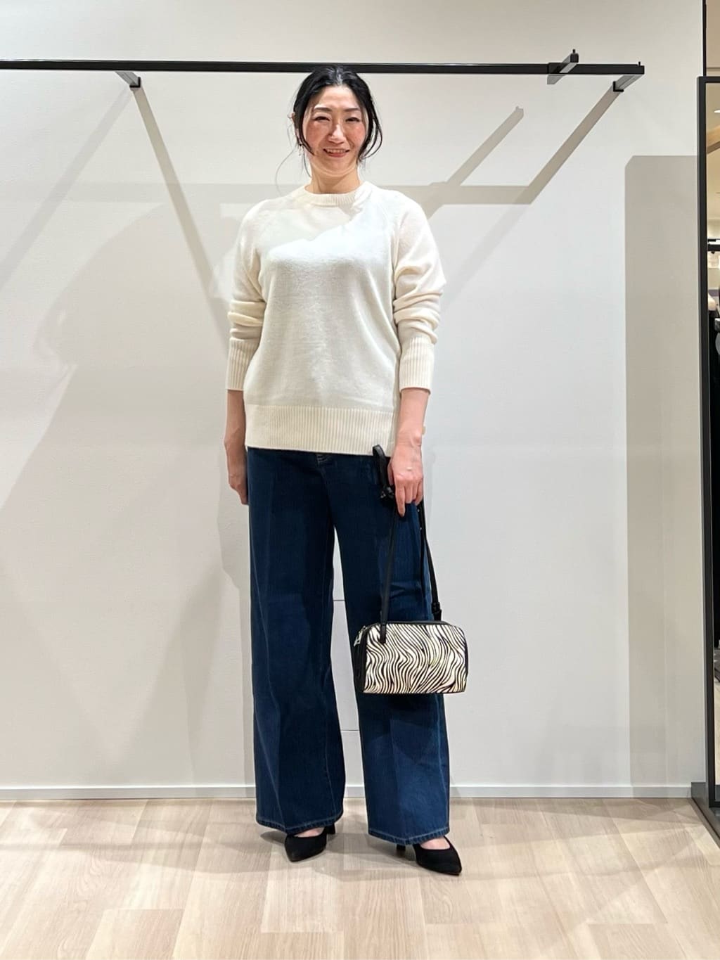TOMOMIさんの「UNTITLED｜【重ね着もおすすめ/洗える】ウールカシミヤ クルーネックニット」を使ったコーディネート