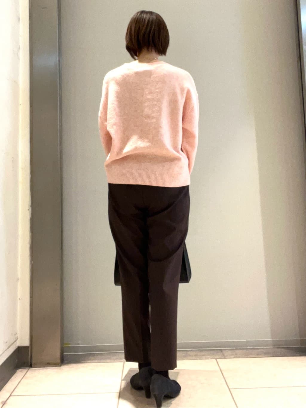 TOMOMIさんの「Reflect｜【選べる5色／ゆったりシルエット】Vネックスパンコールニット」を使ったコーディネート