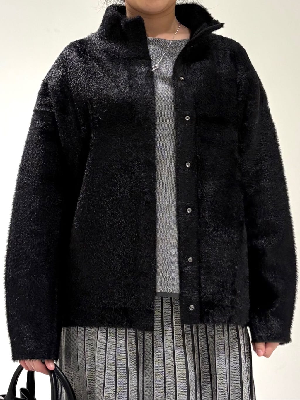 momokoさんの「INDIVI｜スタンドネック シャギーモールニット」を使ったコーディネート