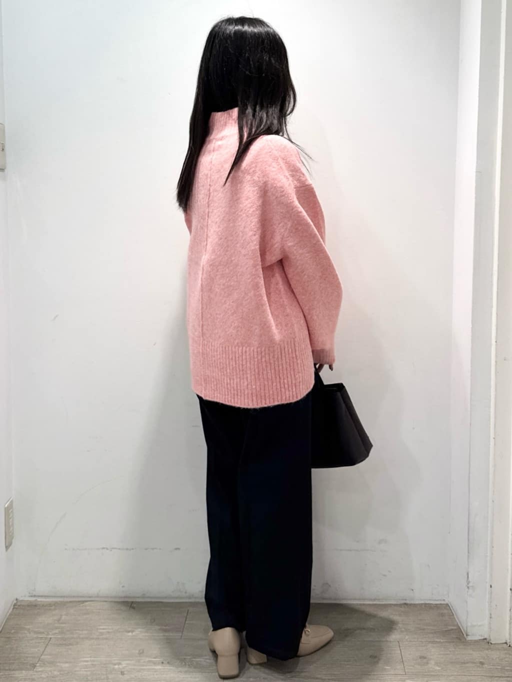 yuicciさんの「OPAQUE.CLIP｜ベロア&times;ゴールドメタル縁取りスクエアピアス」を使ったコーディネート
