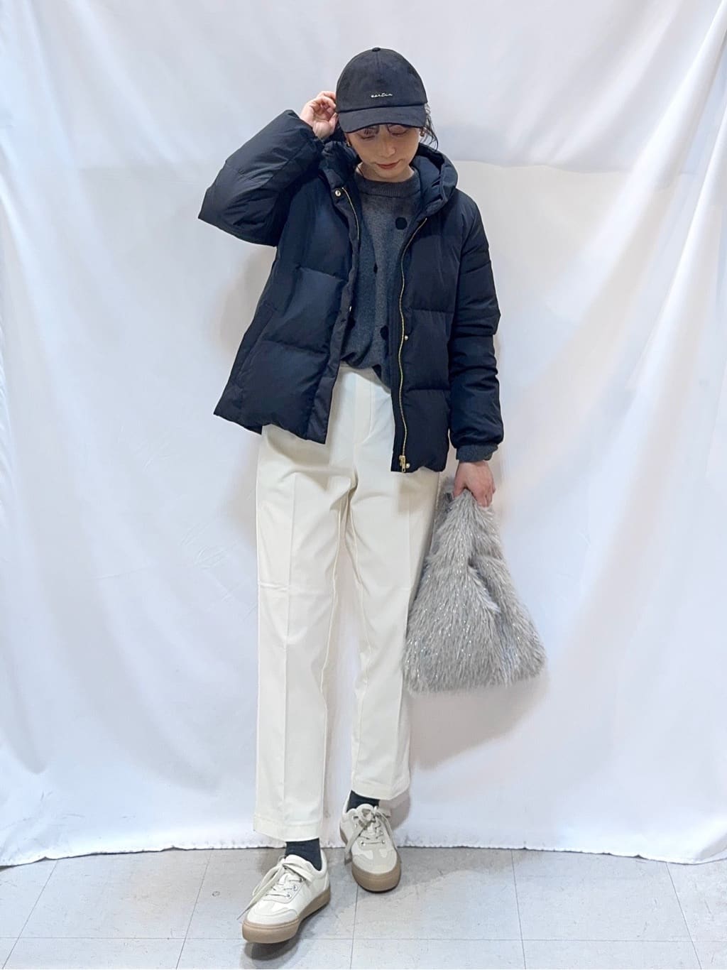 𝐇𝐢𝐫𝐨𝐦𝐢さんの「SHOO･LA･RUE｜【撥水/洗える】ショートフーディーダウン」を使ったコーディネート