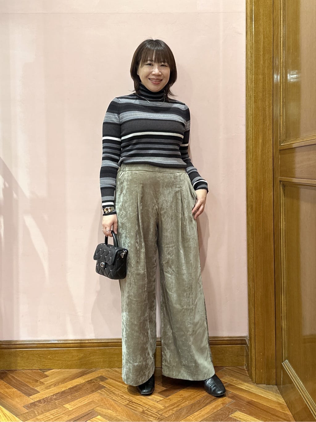 komatsuさんの「DRESSTERIOR｜シルクブレンドメリノウールリブプルオーバー」を使ったコーディネート