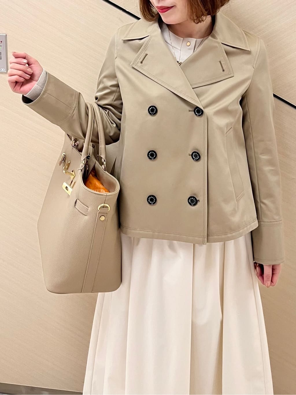 yahataさんの「DRESSTERIOR｜【ウォッシャブル/撥水素材】Aラインショートトレンチジャケット」を使ったコーディネート