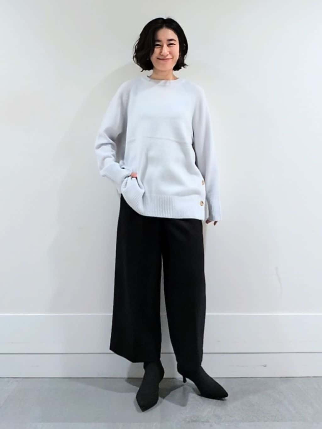 ミズタさんの「UNTITLED｜【重ね着もおすすめ/洗える】ウールカシミヤ クルーネックニット」を使ったコーディネート