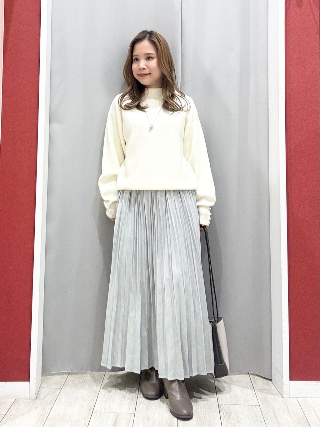 shioさんの「SHOO･LA･RUE｜【洗濯機可/S-LL】きれいめにもカジュアルにも スエードライク プリーツスカート」を使ったコーディネート