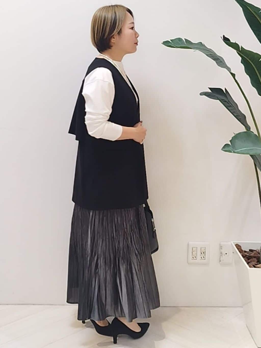 s u g iさんの「UNTITLED｜【洗える/コットン100%】グラフィックロンT」を使ったコーディネート