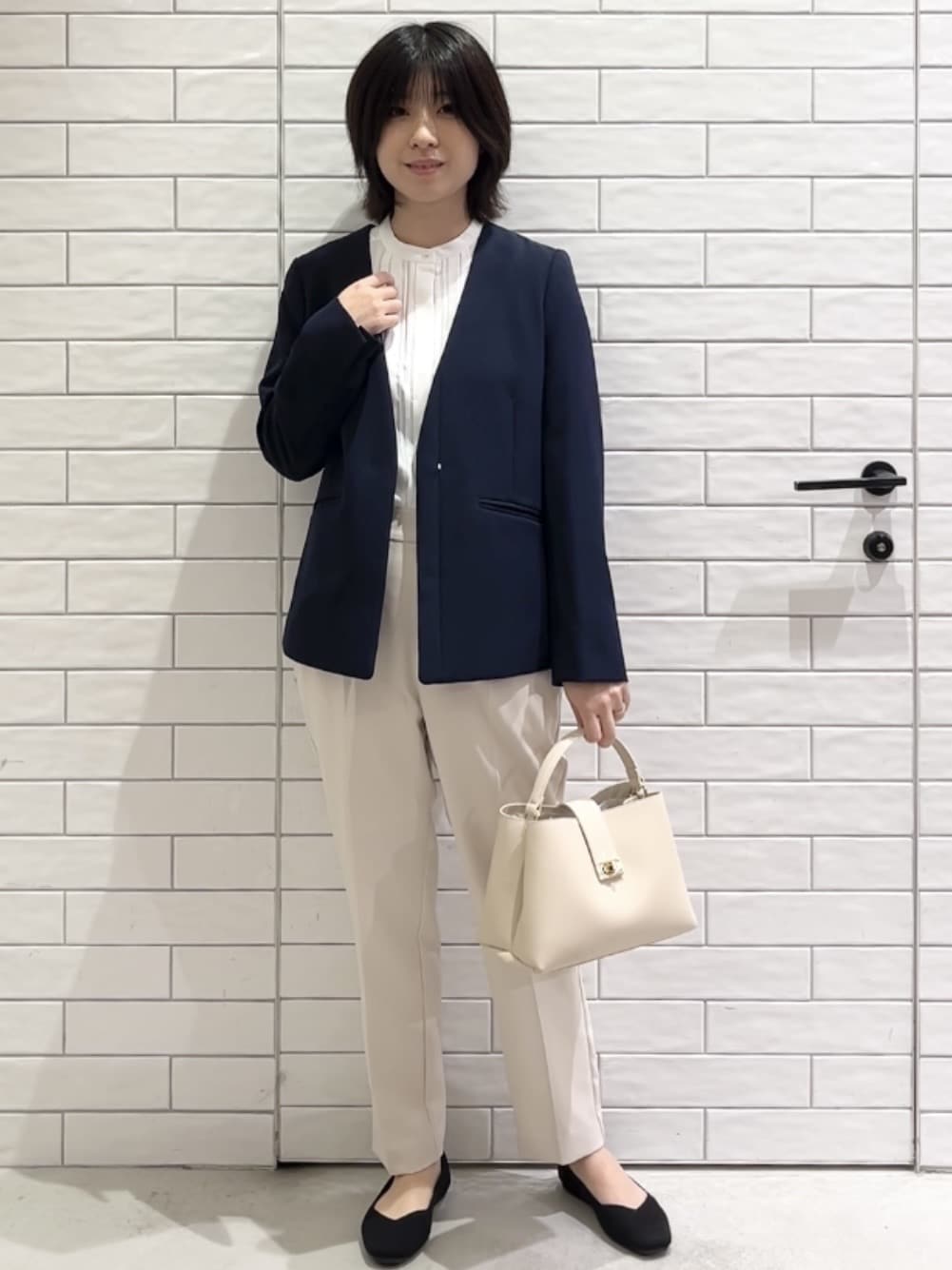 しおりさんの「OPAQUE.CLIP｜《通勤／セットアップ対応》 Vネックジャケット／ダブルクロス【洗濯機OK】」を使ったコーディネート