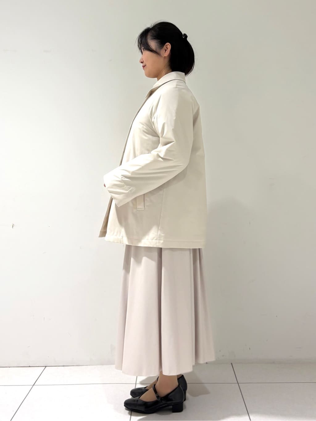 momokoさんの「INDIVI｜【ミニブークレ素材】ジャケットライクカーディガン」を使ったコーディネート