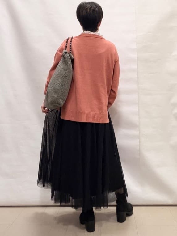 なっちゃんさんの「SHOO･LA･RUE｜【S-LL/洗濯機可】ふわふわがやみつきになる柔らかさ スウェットライクロゴニット」を使ったコーディネート