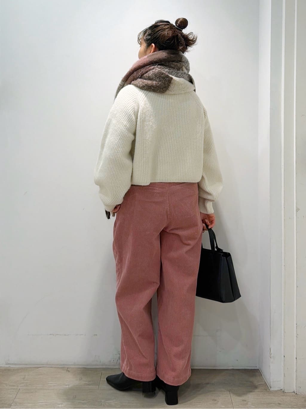 sumicaさんの「OPAQUE.CLIP｜コーデュロイタックワイドパンツ【洗濯機OK】」を使ったコーディネート
