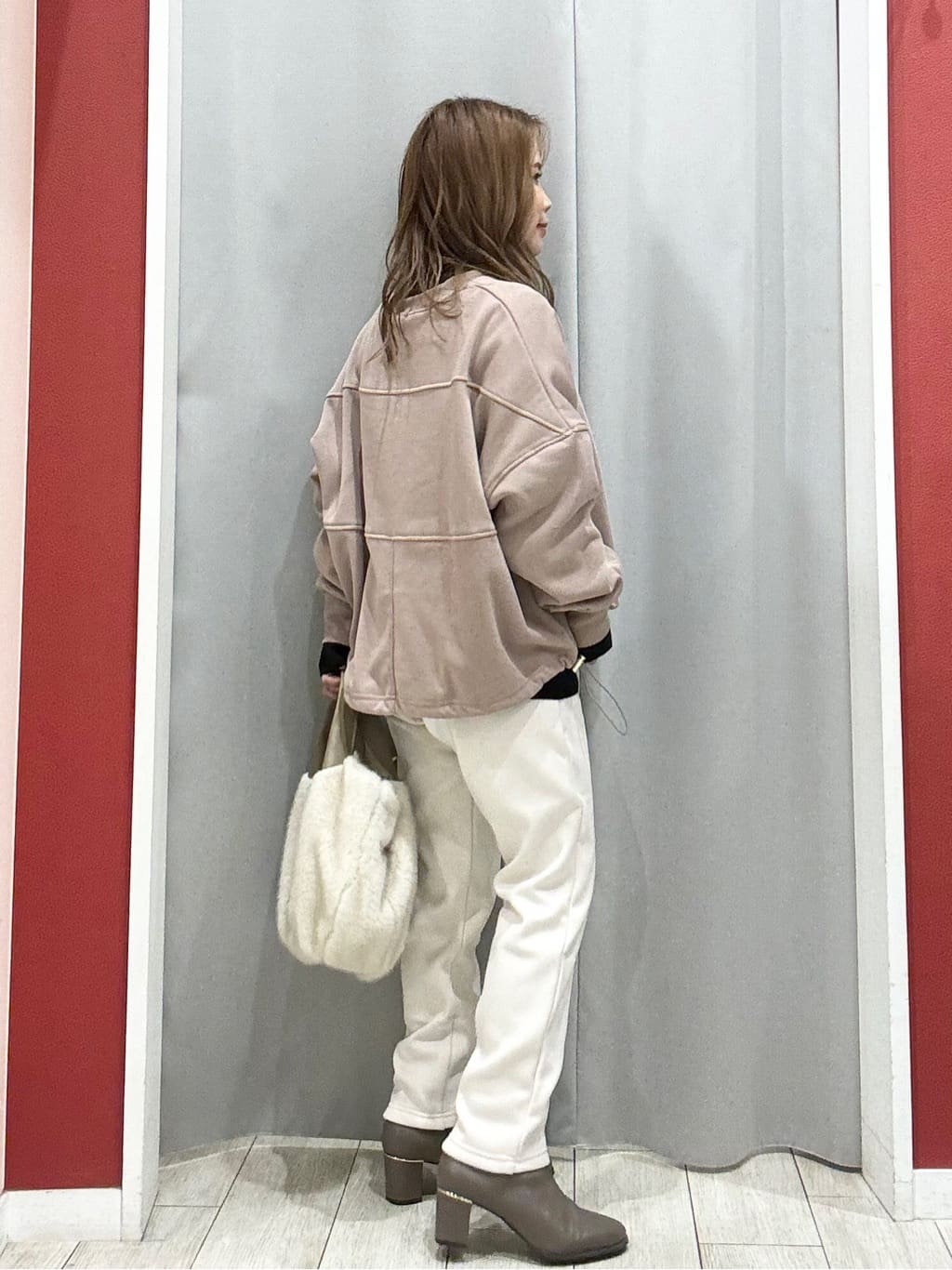 shioさんの「SHOO･LA･RUE｜【洗濯機可/撥水】フェイクファーフード ロングダウン」を使ったコーディネート