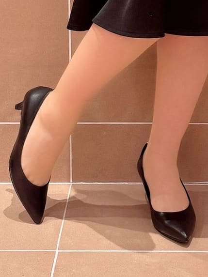 すみれさんの「ESPERANZA｜【レイン対応/12時間パンプス】約5.5cm 歩きやすくて疲れにくい」を使ったコーディネート