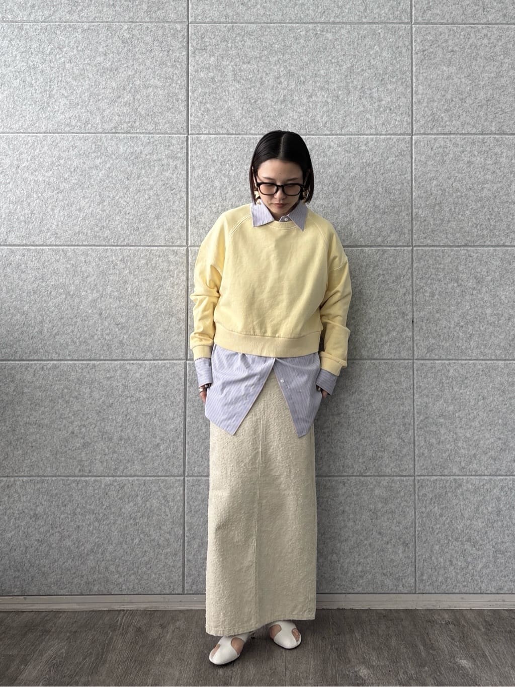 ayanoさんの「INDIVI｜グレイニーコットンタイトスカート」を使ったコーディネート