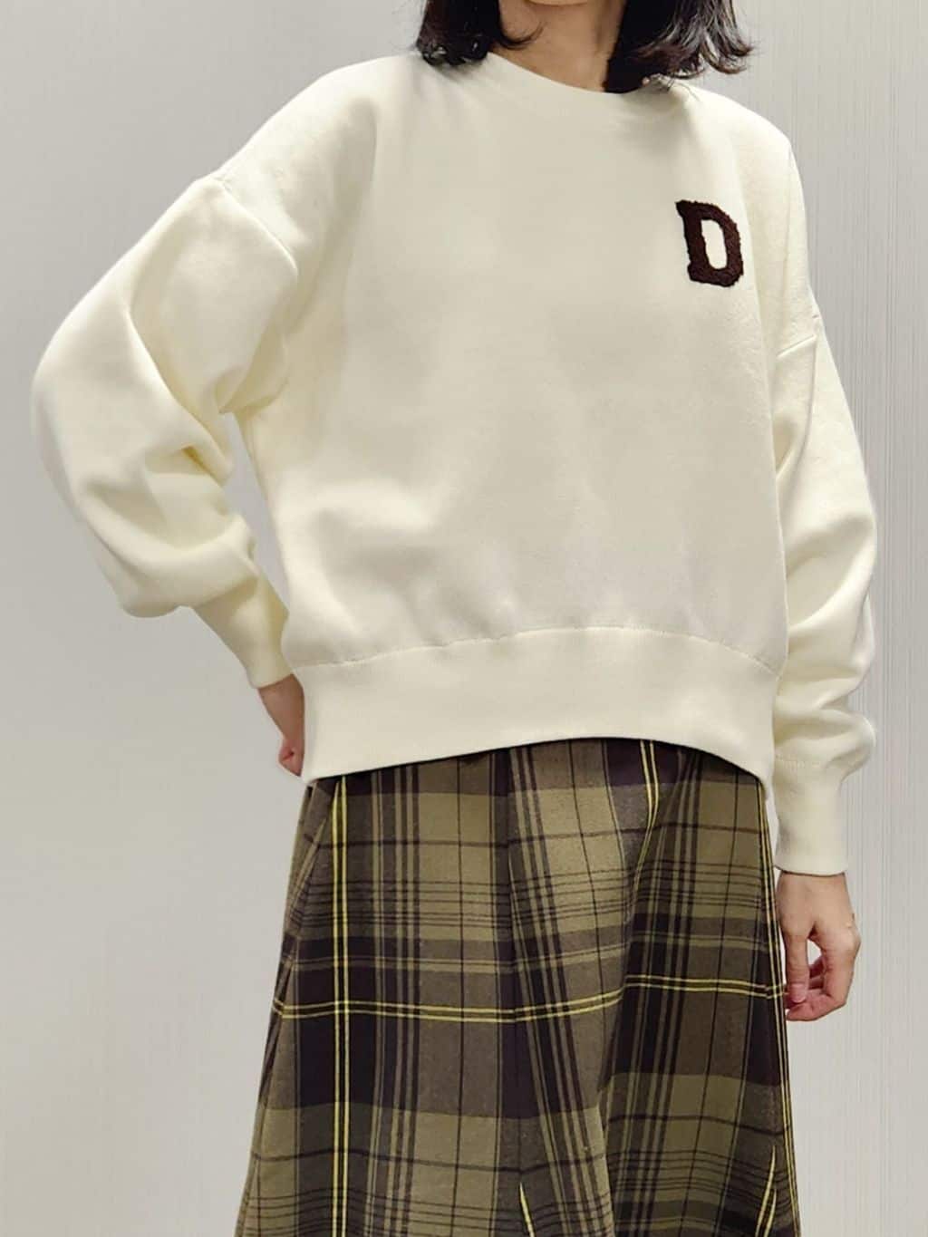 naraさんの「Dessin｜【洗える】Dサガラ刺繍ワッペン付きニット」を使ったコーディネート