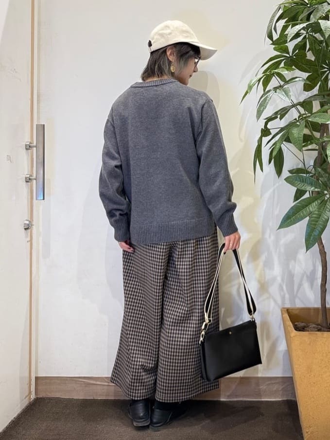 misakiさんの「SHOO･LA･RUE｜【S-LL/洗濯機可】ふわふわがやみつきになる柔らかさ スウェットライクロゴニット」を使ったコーディネート