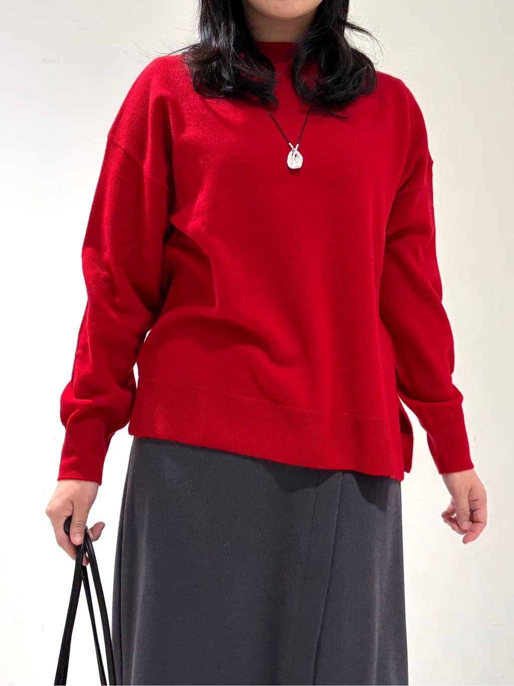 momokoさんの「INDIVI｜【洗える／カシミヤ混】ボトルネック ドルマンスリーブニット」を使ったコーディネート