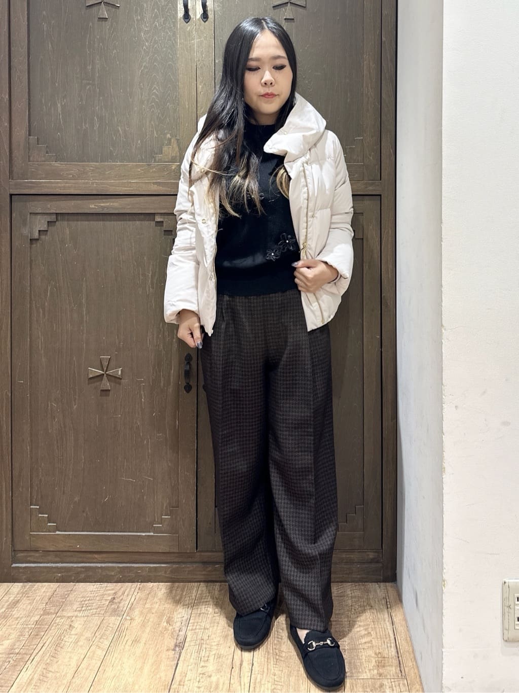 kanaさんの「index｜フラワーモチーフハイネックニット【洗える】」を使ったコーディネート