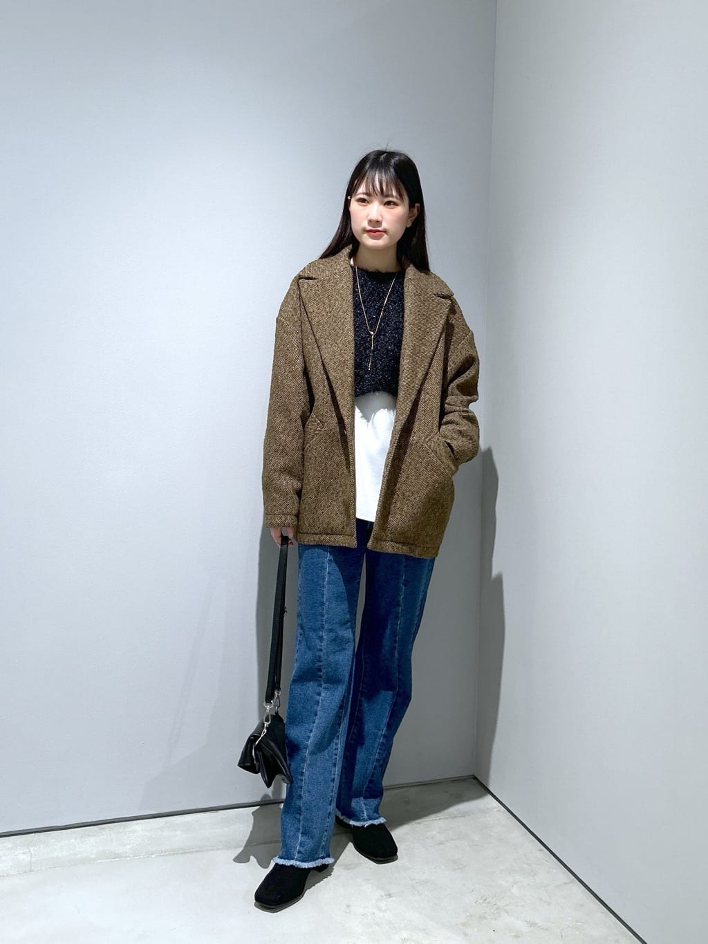 Renoさんの「INDIVI｜クロップドメッシュニット」を使ったコーディネート