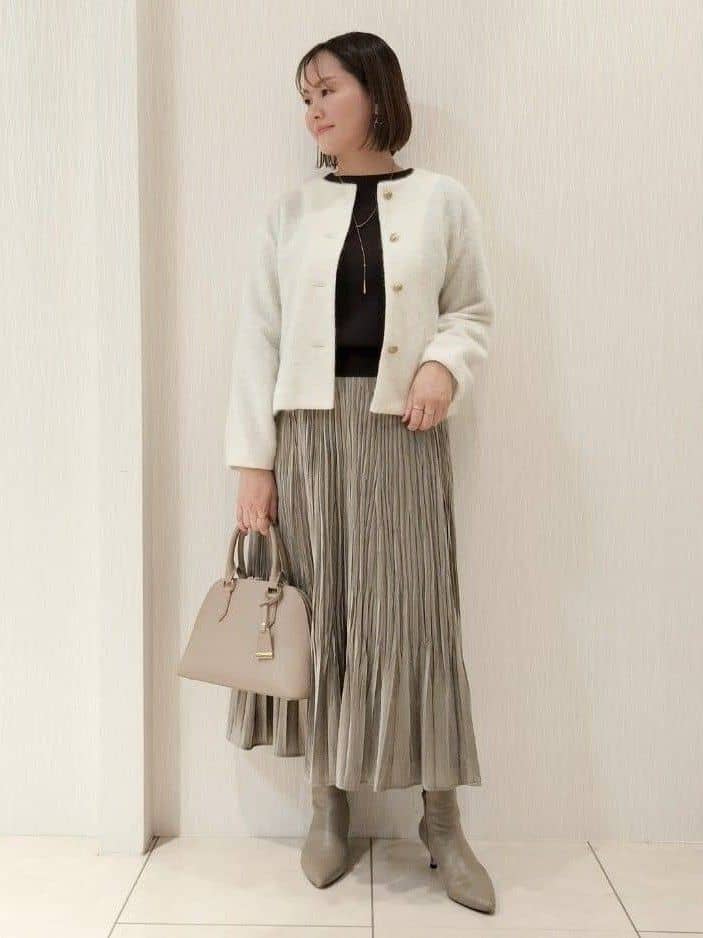 naokoさんの「UNTITLED｜【ジャケット風/メタルボタン】アルパカ混シャギーカーディガン」を使ったコーディネート