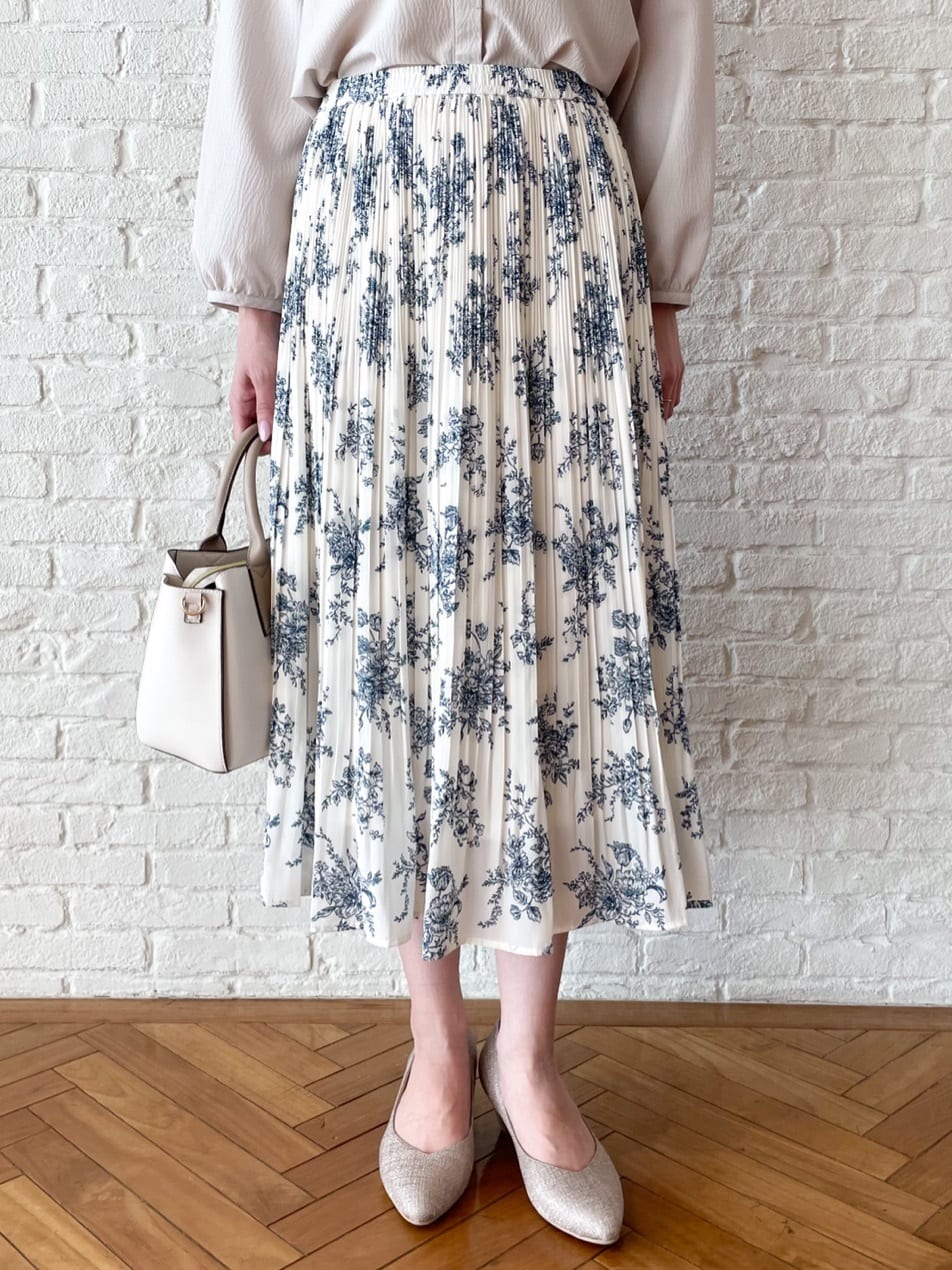 NATSUMIさんの「grove｜【手洗いOK】フロントラッフルフリルブラウス」を使ったコーディネート