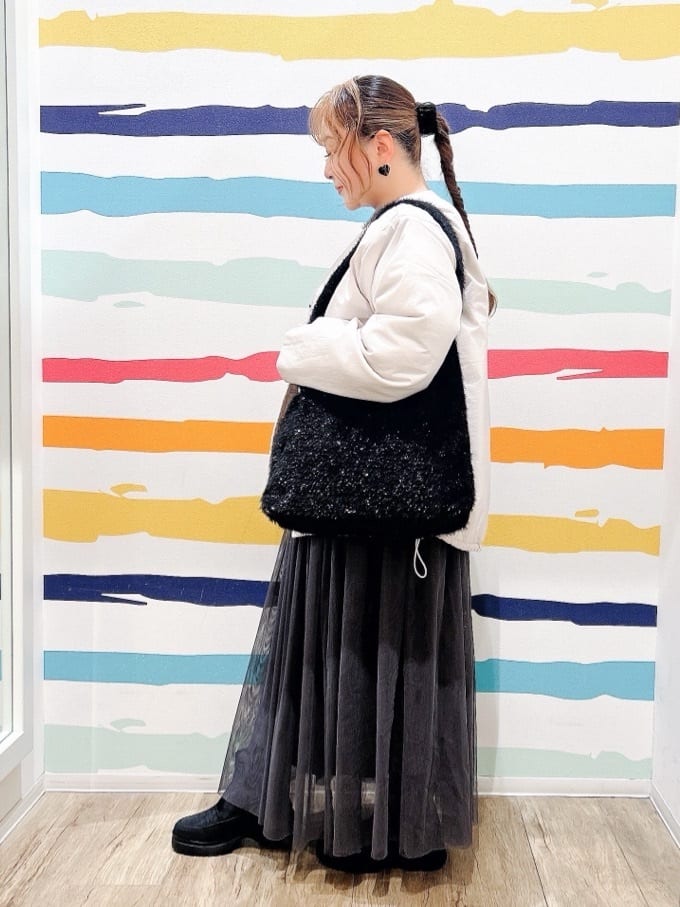 Peeさんの「SHOO･LA･RUE｜【選べる4柄】ふわふわ ロングフェザーニット」を使ったコーディネート
