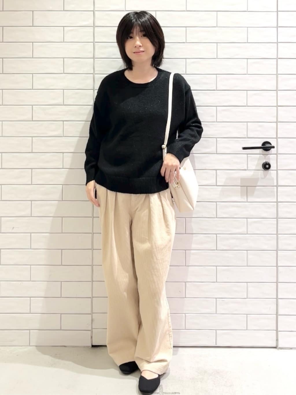 しおりさんの「OPAQUE.CLIP｜リラクシークルーネックニット【洗濯機OK】」を使ったコーディネート